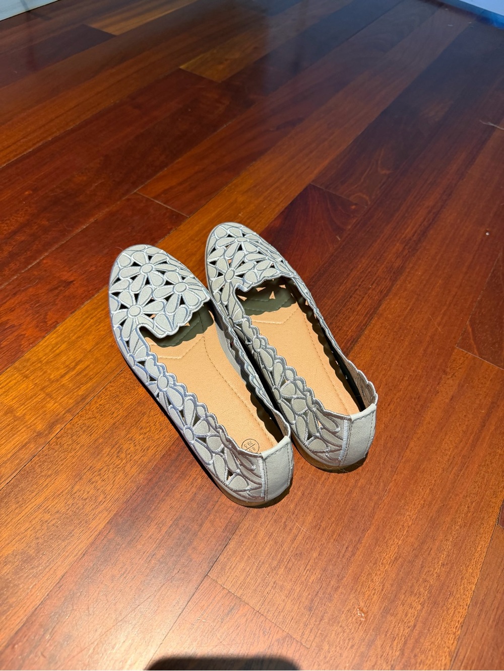 Women's Light Gray Floral Cutout Ballet Flats